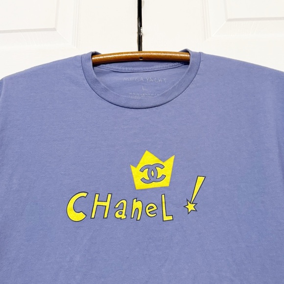 CHANEL Lavender Short Sleeve Tee with Yellow Logo Graphic - Picture 2 of 7